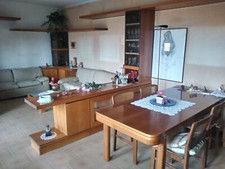 Sala da pranzo completa di 4 vetrine, tavolo allungabile 4 sedie. Anni 80