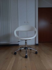 Sedia moderna di design in polipropilene di colore bianco