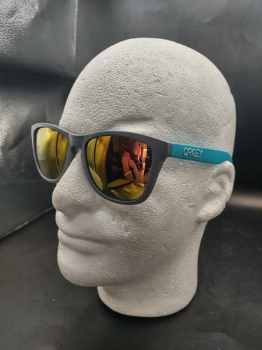 Oakley gray red - oakley, frogskins