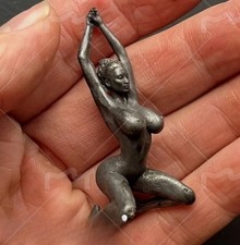 Statua ragazza yoga