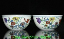 Coppia di tazze da 3,3" Ming Chenghua marcate Doucai porcellana motivo floreale fiori