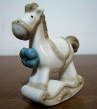 Statuina miniatura Cavallo a dondolo KHARMA Living in Porcellana smaltata