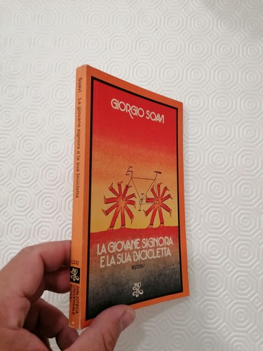Giovane signora la - la, sua