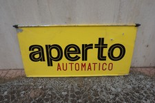 Insegna in metallo bifacciale