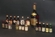 STOCK - 18 mignon e 1 bottiglia - bottigliette collezione vintage