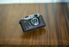 Mr Zhou custodia in pelle