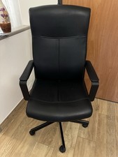 Sedia da Ufficio IKEA Usata Pelle Nera Girevole con Ruote Regolabile in Altezza 