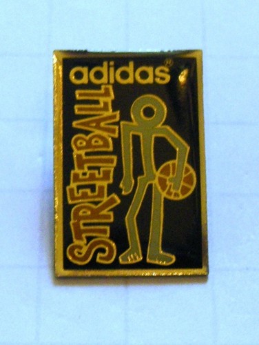 Pins adidas streetball marque - streetball,