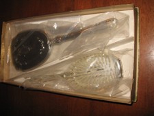 Specchio a mano, pennello e