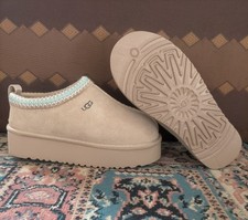 Scarpe UGG. Colore Beige. Tg