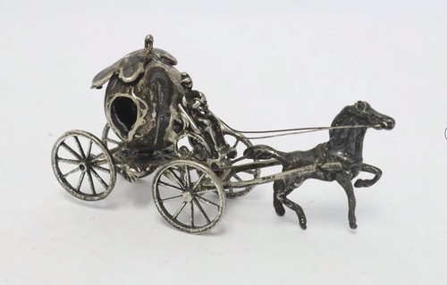 Piccolo insolito cavallo - , e