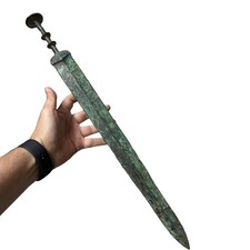 Antica spada da battaglia militare romana in bronzo