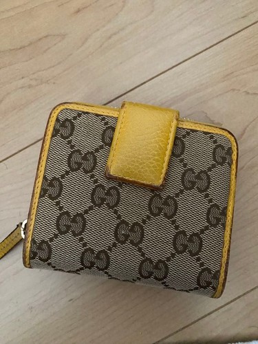 Gucci yellow leather - is,