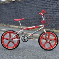 Skyway T/A Pro Replica Old School Bici BMX Cromata/Rossa con pedivelle di volo