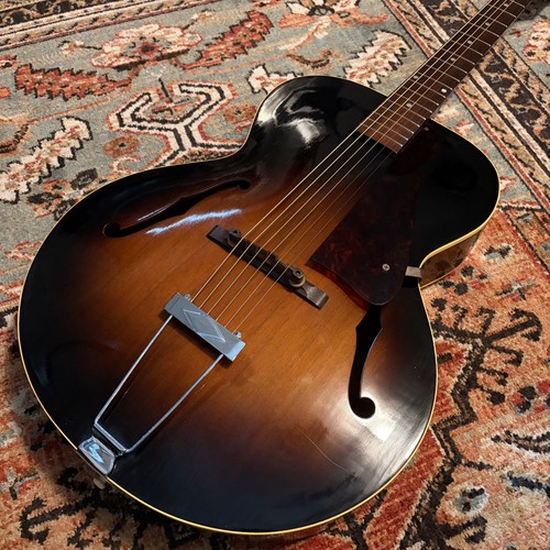Chitarra acustica vintage 1951