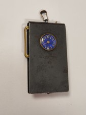 Curioso ciondolo orologio in