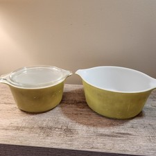 Pyrex Verde Set di 2 ciotole di miscelazione nido verde oliva #403 con coperchio e #404