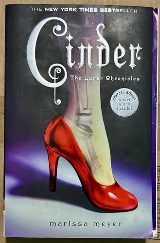 Cinder the lunar chronicles - cinder;,