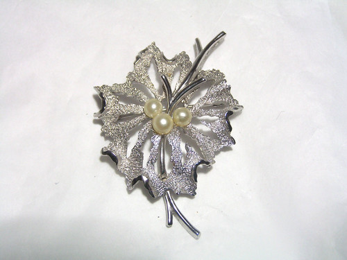 Vintage crown trifari - vintage,