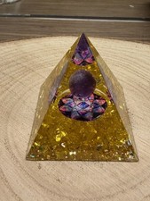 Piramide Orgonite con Ametista