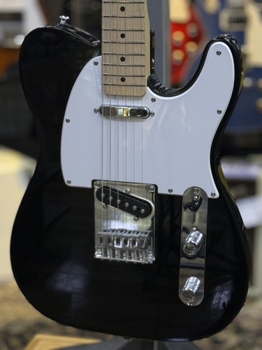 Squier fender sonic - by,