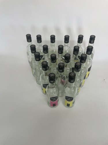 Piccole bottiglie di vino - di,