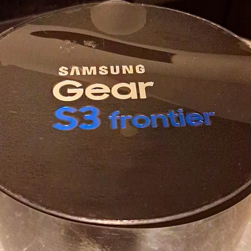 New mint samsung gear - new/mint, s3