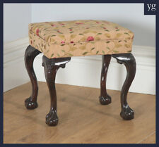 Antico sgabello imbottito