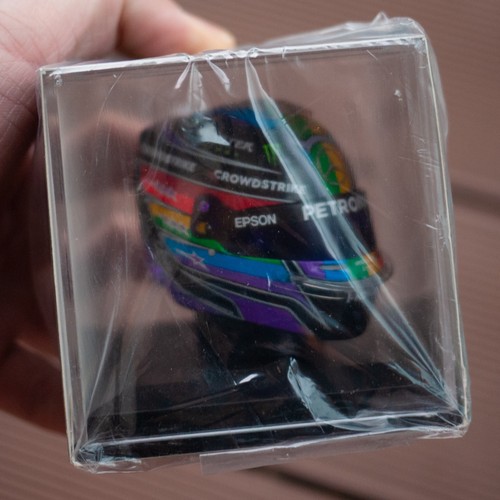 Casco lewis hamilton mercedes - lewis,