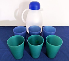 Set Estate Caraffa Brocca Thermos e 6 Bicchieri Colorati in Plastica per Bibite