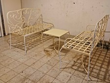 n. 2 panchine con tavolino in