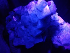 FLUORESCENT HISTORICAL FLUORITE FROM WEARDALE, DURHAM  (GB) 9X16 CM BIG PIECE
