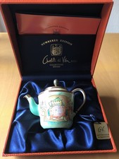 Charlotte di Vita, teiera in