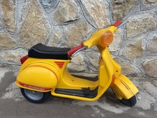 Vespa Peg Perego Gialla