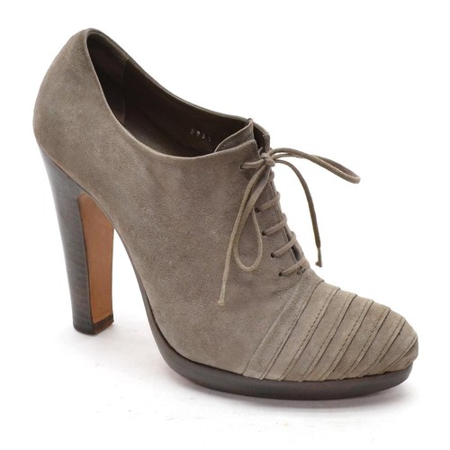 Scarpe con tacco stringate