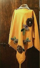 Poncho a quadri in leggero tessuto lana fiori a uncinetto, crochet, pezzo unico
