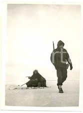 1961 ALASKA ESKIMO SCOUT leaves his mother to take part to NATIONAL GUARD *Photo
