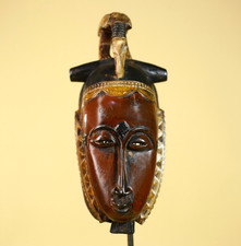 Maschera tribale africana in