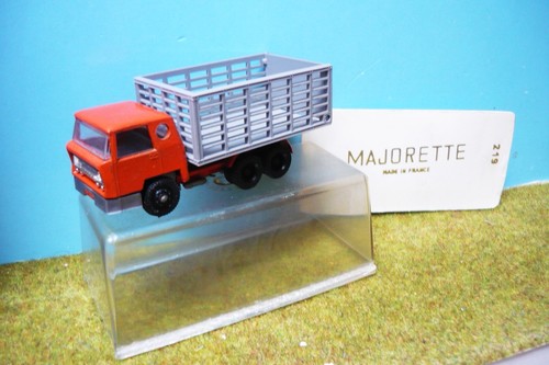 Majorette époque rail - rail, route