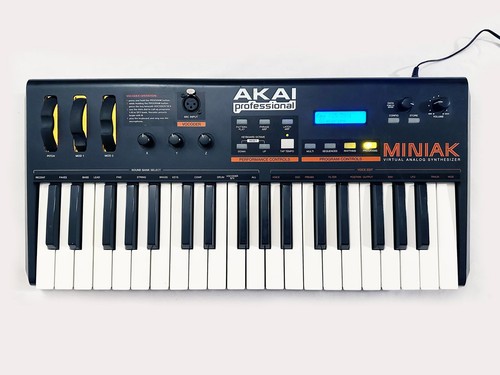 Akai miniak sintetizzatore - miniak,