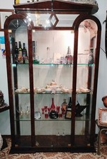 Vetrina con led,in noce,4ante e 3ripiani in cristallo.   