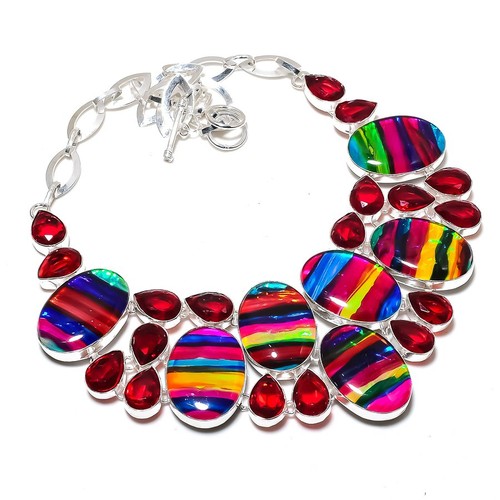 Collana con pietre preziose
