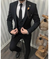 Abito nero classico, con gilet