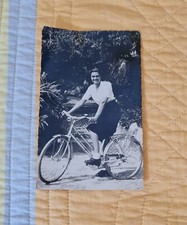 DONNA in BICICLETTA foto d'epoca 1946