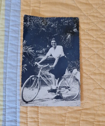 Donna bicicletta foto - in,