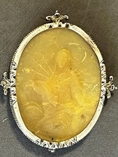 Relicario de plata y cera de