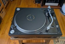 Pioneer PLX 1000 turntable
