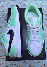 Nike Air Jordan 1 Low FlyEase