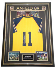 Maglia firmata Paul Merson