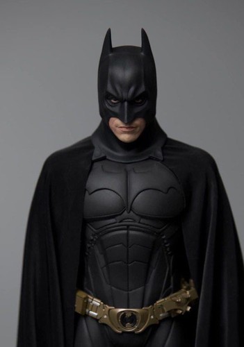 Hot toys batman begins - begins, scala